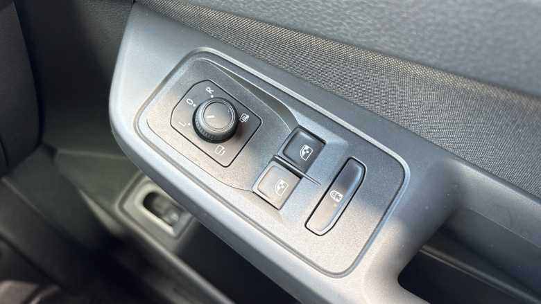 Ford Transit Connect 250 L2 Petrol 1.5 EcoBoost PHEV 150 Active FlexCab Van Auto